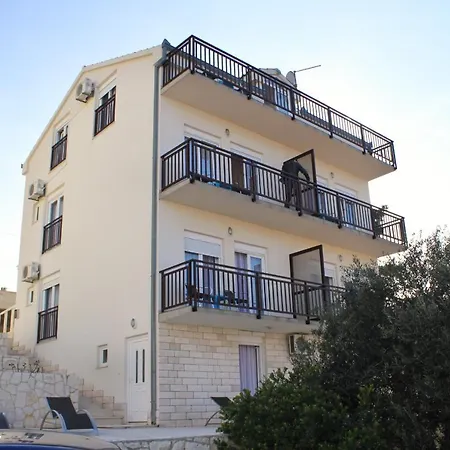 Apartment Seaside Apartments With A Swimming Pool Okrug Donji, Ciovo - 8664 Trogir