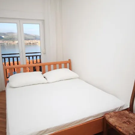 Apartment Seaside Apartments With A Swimming Pool Okrug Donji, Ciovo - 8664 Trogir
