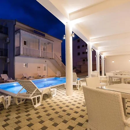 Апартаменты Seaside Apartments With A Swimming Pool Okrug Donji, Ciovo - 8664 Трогир