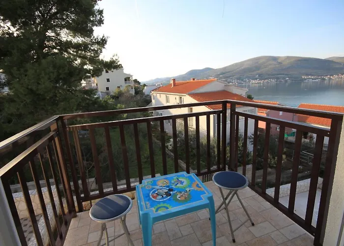 Apartment Seaside Apartments With A Swimming Pool Okrug Donji, Ciovo - 8664
