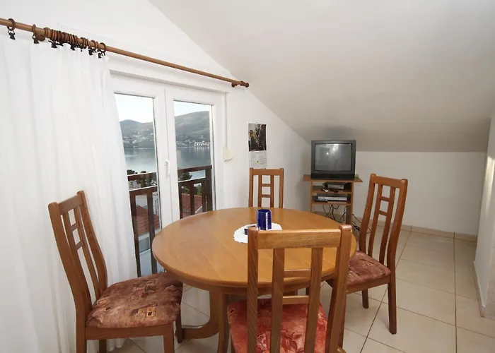 Seaside Apartments With A Swimming Pool Okrug Donji, Ciovo - 8664 Trogir