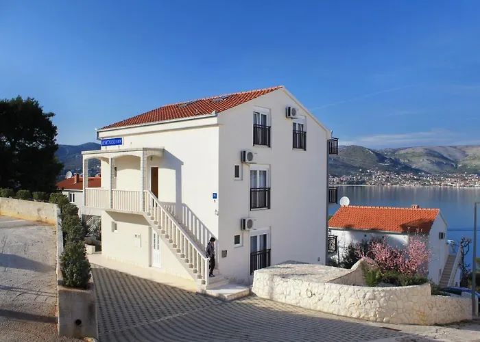 Seaside Apartments With A Swimming Pool Okrug Donji, Ciovo - 8664 Trogir