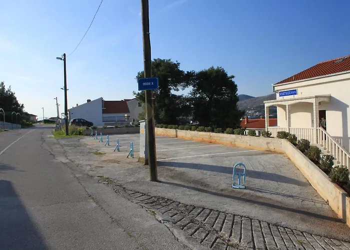 Seaside Apartments With A Swimming Pool Okrug Donji, Ciovo - 8664 Trogir