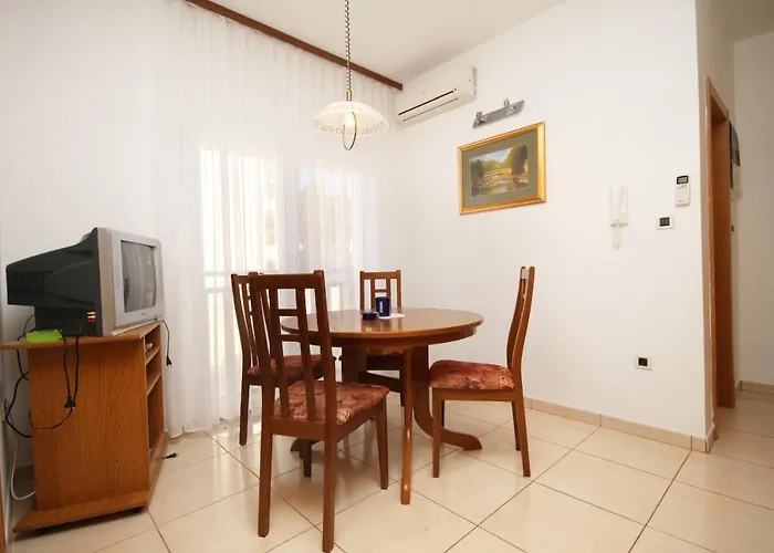Seaside Apartments With A Swimming Pool Okrug Donji, Ciovo - 8664 * Trogir