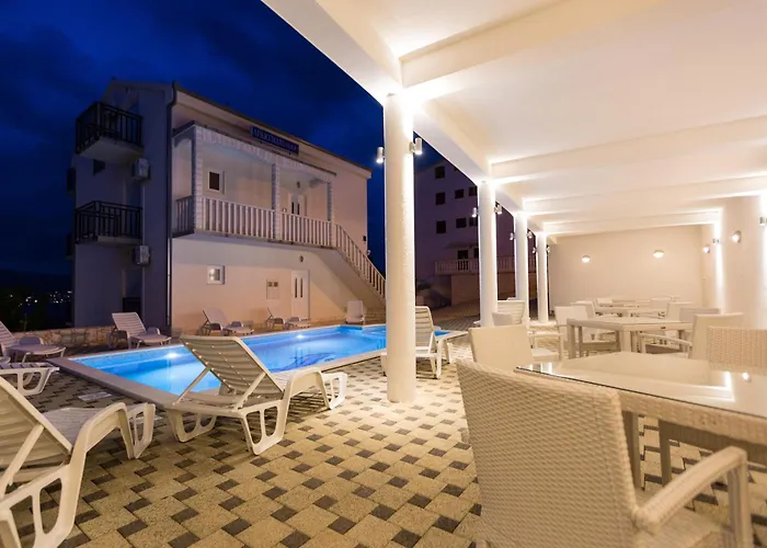 Apartment Seaside Apartments With A Swimming Pool Okrug Donji, Ciovo - 8664 Trogir