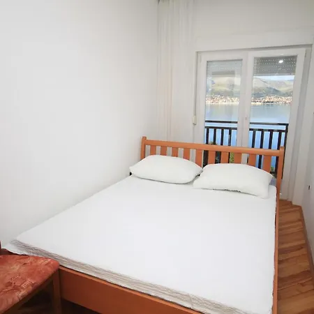 Seaside With A Swimming Pool Okrug Donji, Ciovo - 8664 Trogir