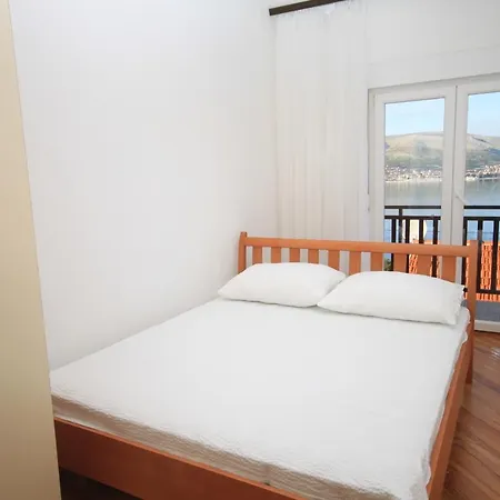 Seaside With A Swimming Pool Okrug Donji, Ciovo - 8664 Appartement *