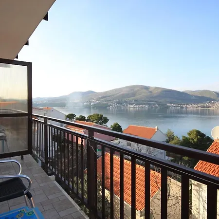 Appartement Seaside With A Swimming Pool Okrug Donji, Ciovo - 8664 Trogir