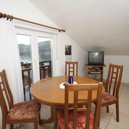 Seaside With A Swimming Pool Okrug Donji, Ciovo - 8664 Trogir