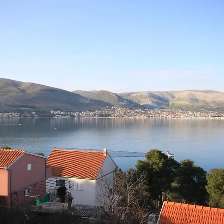 Seaside With A Swimming Pool Okrug Donji, Ciovo - 8664