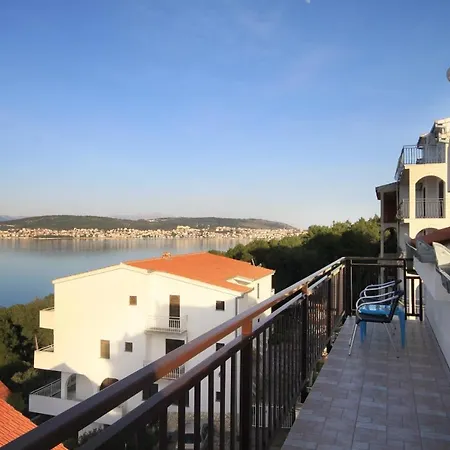Seaside With A Swimming Pool Okrug Donji, Ciovo - 8664 * Trogir