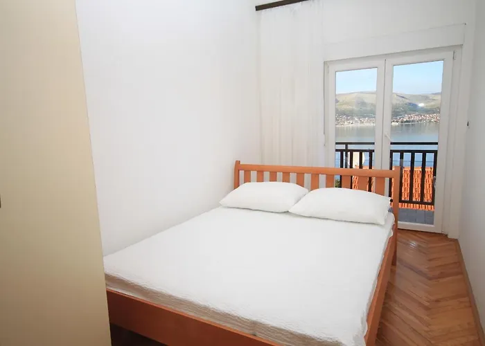 Seaside With A Swimming Pool Okrug Donji, Ciovo - 8664 Appartement *