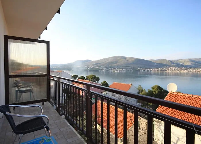 Appartement Seaside With A Swimming Pool Okrug Donji, Ciovo - 8664 Trogir