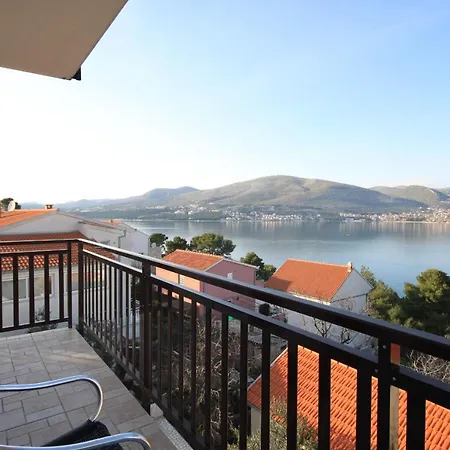 Apartamento Seaside With A Swimming Pool Okrug Donji, Ciovo - 8664 *