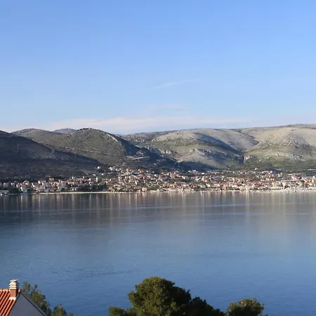 Seaside With A Swimming Pool Okrug Donji, Ciovo - 8664